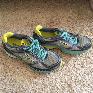 Brooks Ghost running sneakers